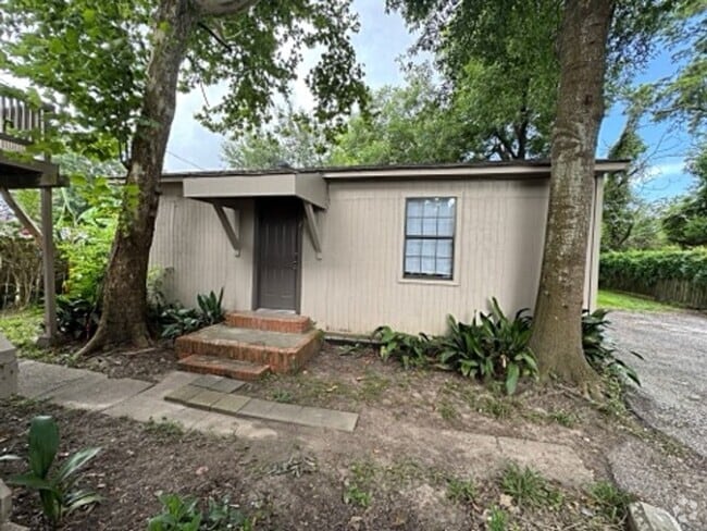 Building Photo - 115 9th Ave Unit #1(small house back)(old #105)