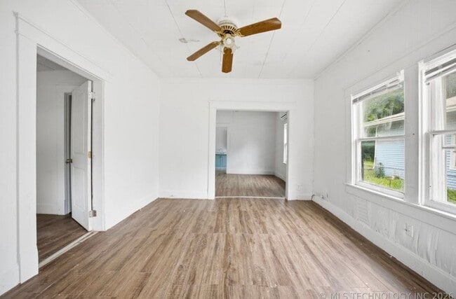 Photo - 908 N Collins Ave