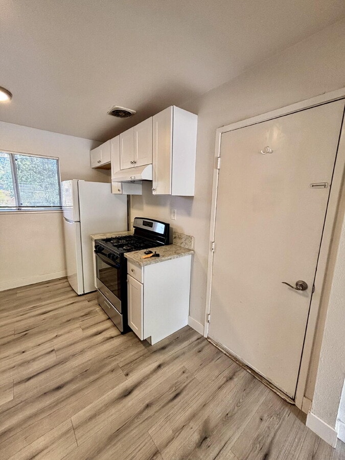 Photo - Great updated cottage in gated community with Bonus Room!