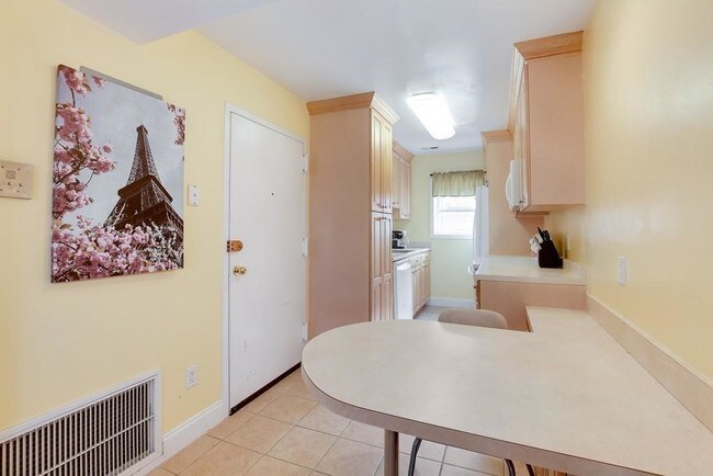 Photo - 152 Newton St Apartment