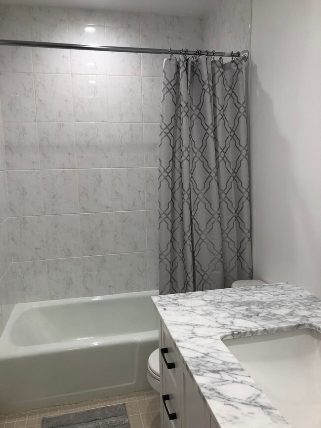 Bathroom - 14 Carpenter Close Unit 14