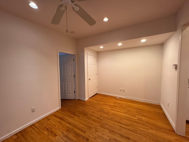 Building Photo - Wallace Red Rental