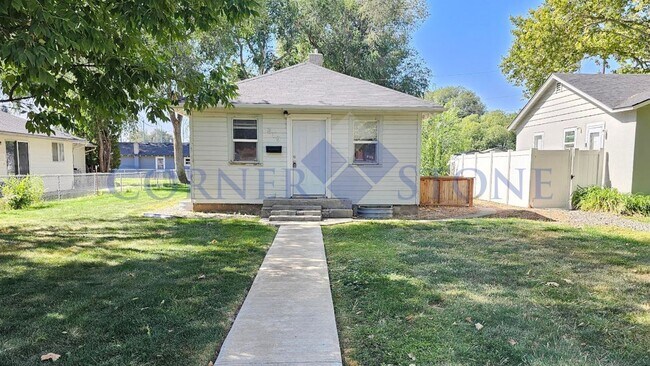 Building Photo - Great Home Near NNU!