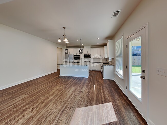 Photo - 5935 Hart Way