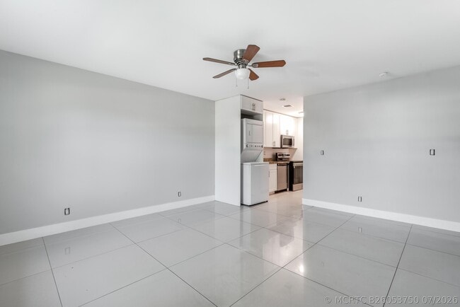 Photo - 220 Perry Ave