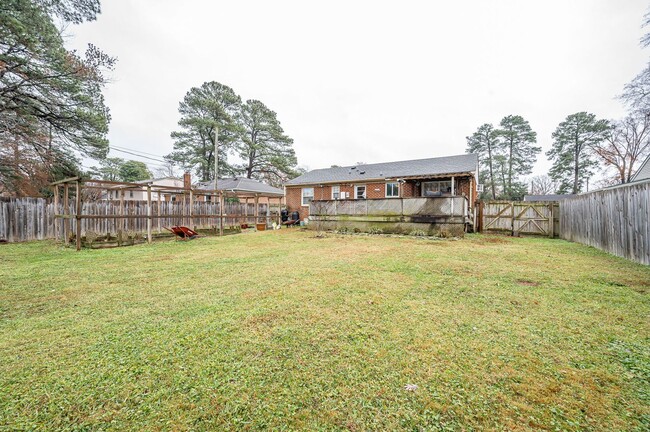 Cozy Brick Rancher in Lakeside - Cozy Brick Rancher in Lakeside House