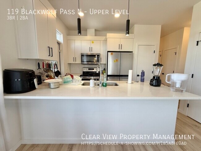 Photo - ? Bright & Beautiful 3-Bedroom Upper Suite Unit Upper Level