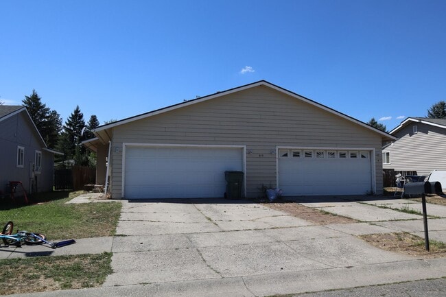 Building Photo - Duplex in Post falls Rental