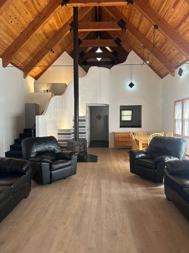 582 Redstone Blvd