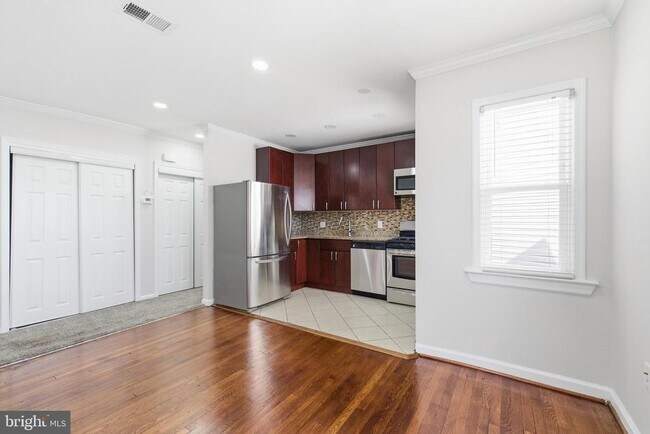 Photo - 2712 6th St NE