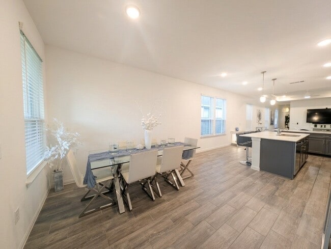 Photo - 18122 Sonresa Wy