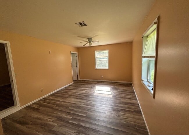 Photo - Beautiful Move in ready House!