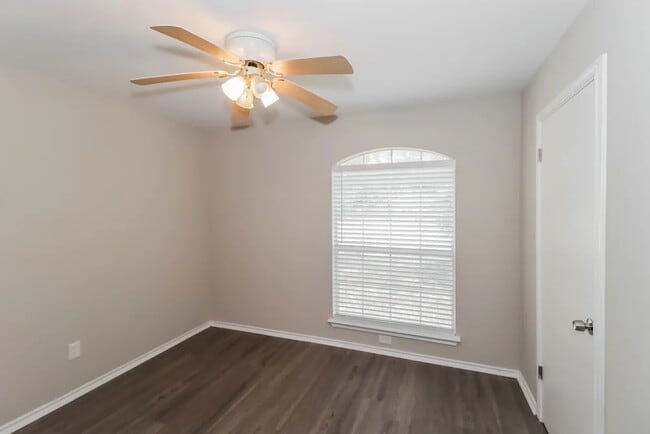Photo - 2612 Hill Street Cove