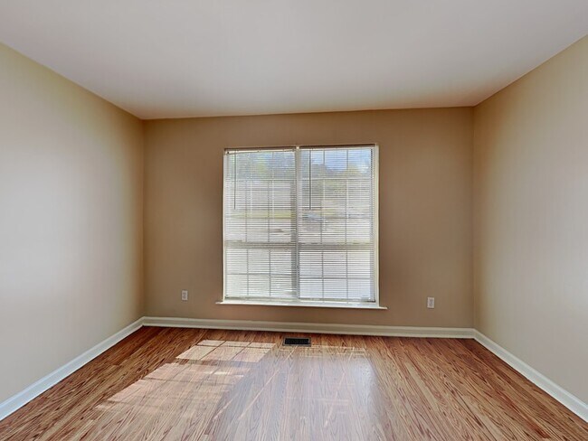 Photo - 202 Westchester Dr