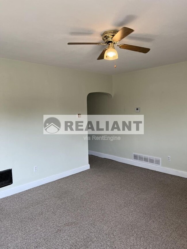 Photo - 2214 Memorial Pkwy