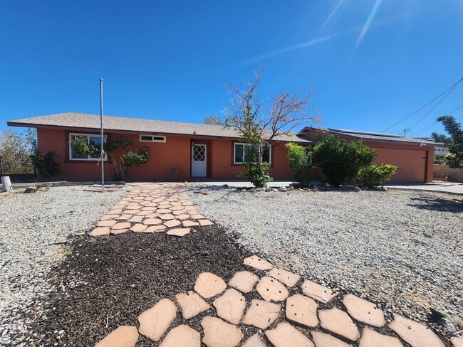 Building Photo - Must See! Spacious 3 Bedroom Home w/ Solar