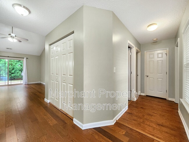 657 Chartwell Dr