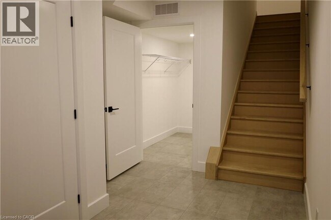 Photo - 4255 Lismer Ln