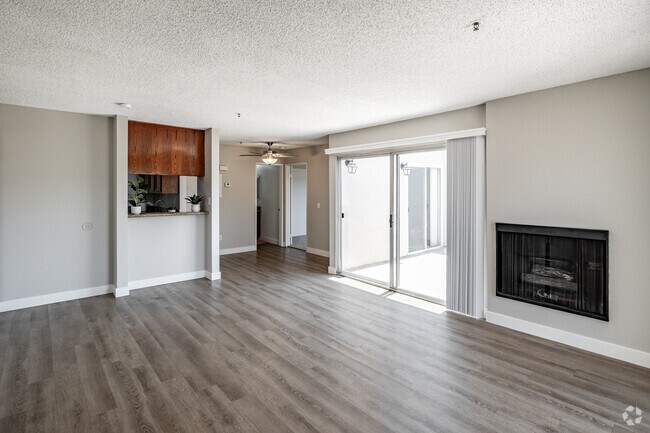 1BR, 1BA - 714SF - Living Room - Paramount Terrace Apartments