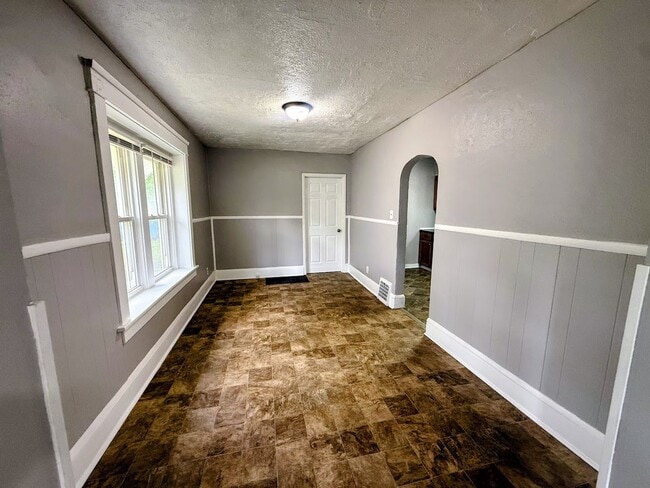 Photo - 4 Bedroom 1 Bathroom Single Family Home for Rent!