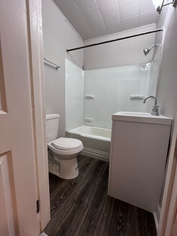 Photo - 5235 Woodland Ave Unit 2F