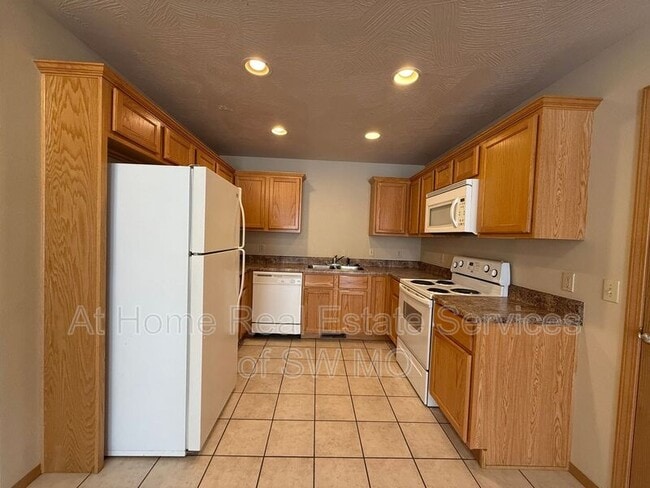 Photo - 1947 S Farm Rd 123