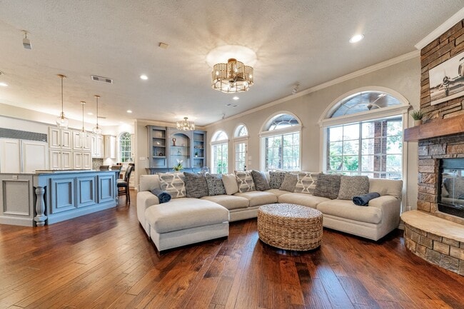 8311 Shoregrove Dr