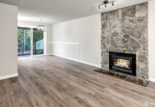 Photo - 4 bedroom delightful craftsman home in Cov...