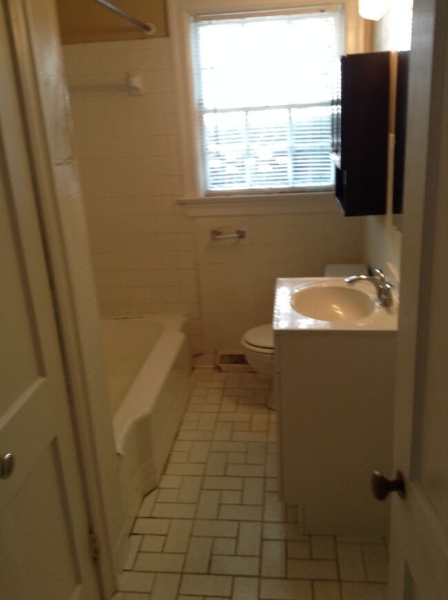 Photo - 513 LaPorte St SE