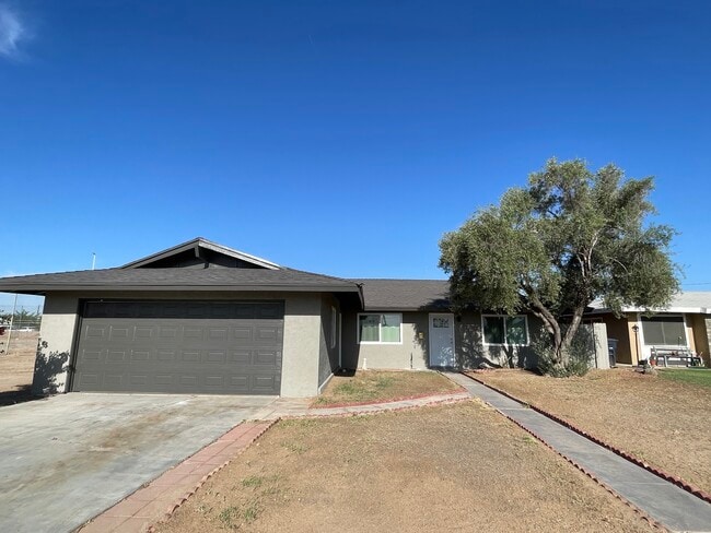 Photo - 361 N 8th St