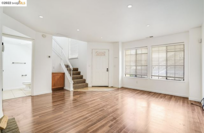 Photo - 807 Devonwood