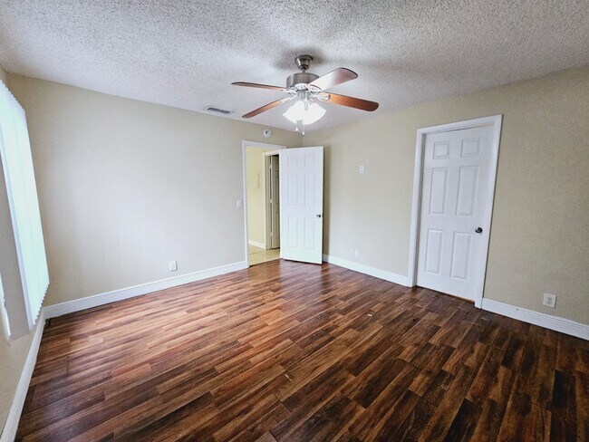 Photo - 2 Crossings Cir