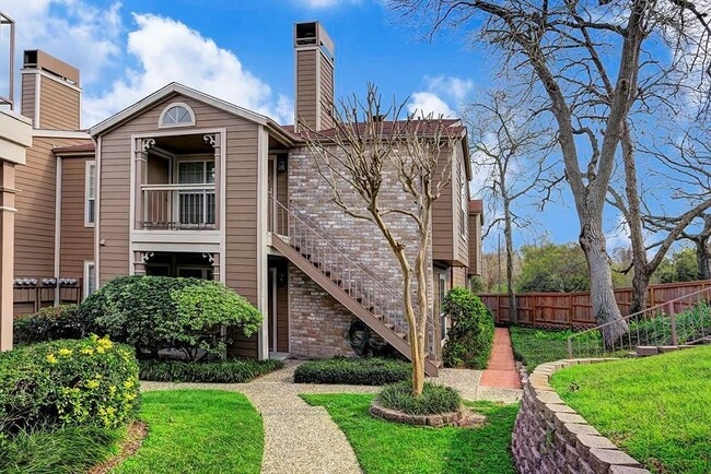 Building Photo - 1880 White Oak Dr Unit 107