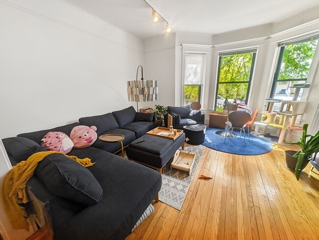 Photo - Very Spacious 2 BR/1 BA in Wrigleyville Unit 3815W-1W