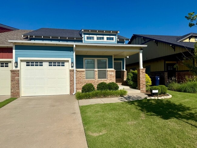 Building Photo - Updated 2 Bed, 2 Bath in Beautifully Well-Maintained Neighborhood