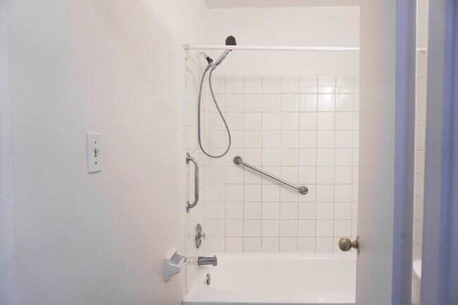 Photo - 2448 Carling Ave Unit 106