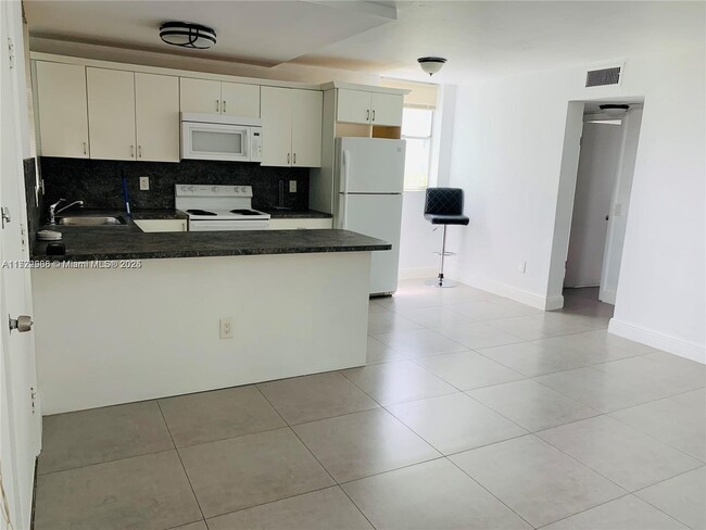 Photo - 1801 S Treasure Dr Condominio Unidad 125