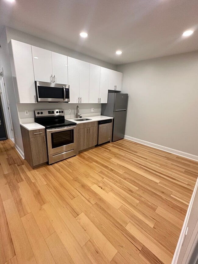 Building Photo - 5020 Walnut St Unit 3F