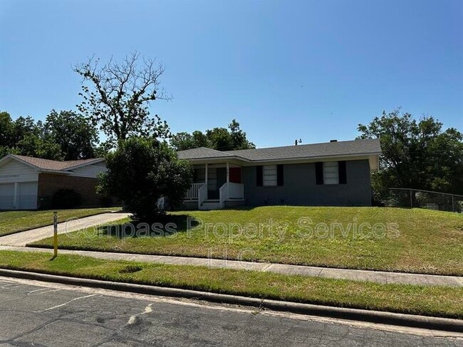 Photo - 201 Waters St House