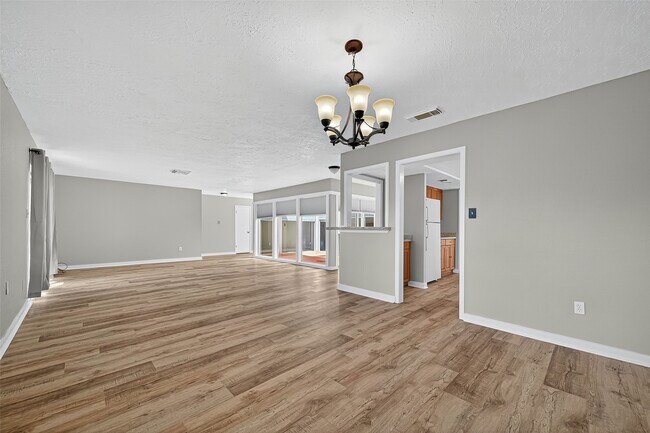 Photo - 10402 Gulfstream Ln