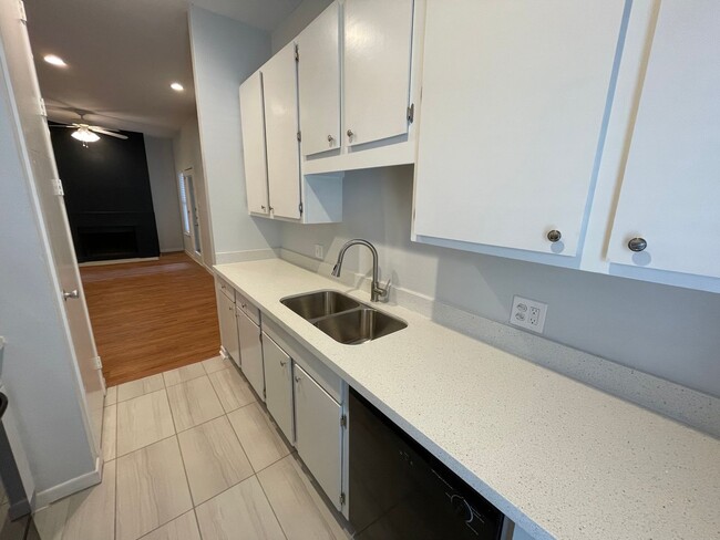 Photo - Beautiful 2/2 in West Campus