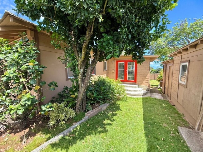 3 Bedroom / 2 Bathroom Home with large yar... - 3 Bedroom / 2 Bathroom Home with large yar...