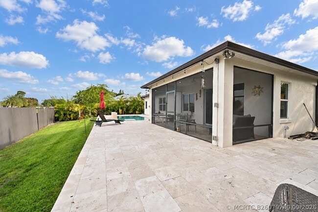 2449 SW Gay Cir