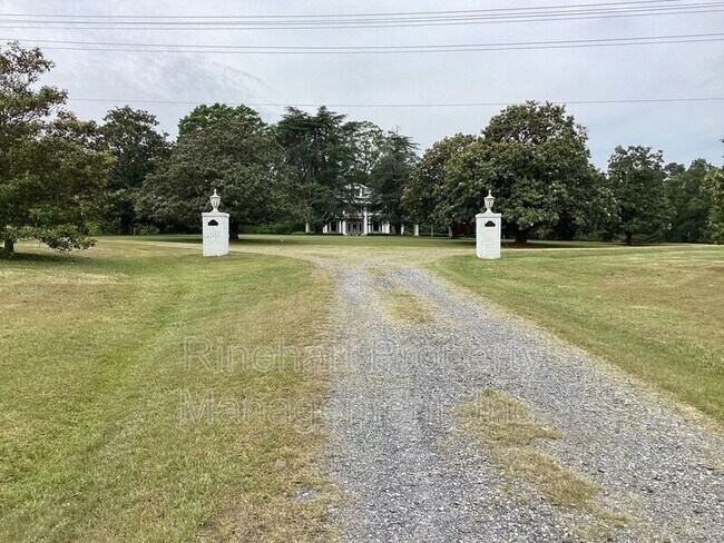 Photo - 3303 Edgeland Rd