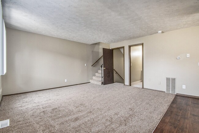 Omaha, NE Stony Brook Townhomes | Living