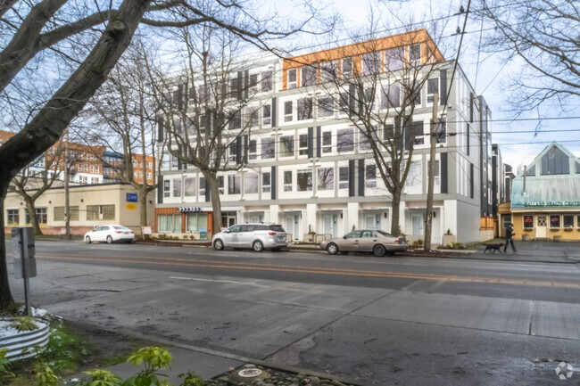 Building Photo - Carrick Rental