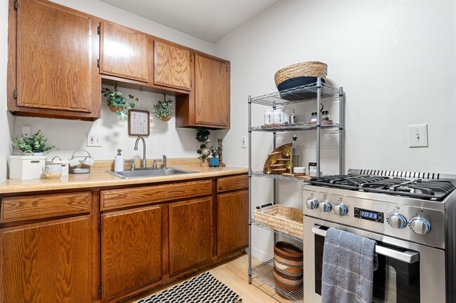 Photo - 46 Lewis St Unit A