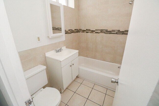 1839 Master St Unit 2