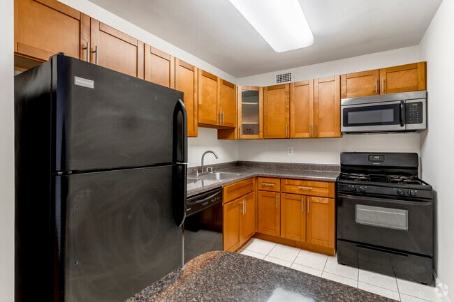2 BR, 1 BA - 950 SF