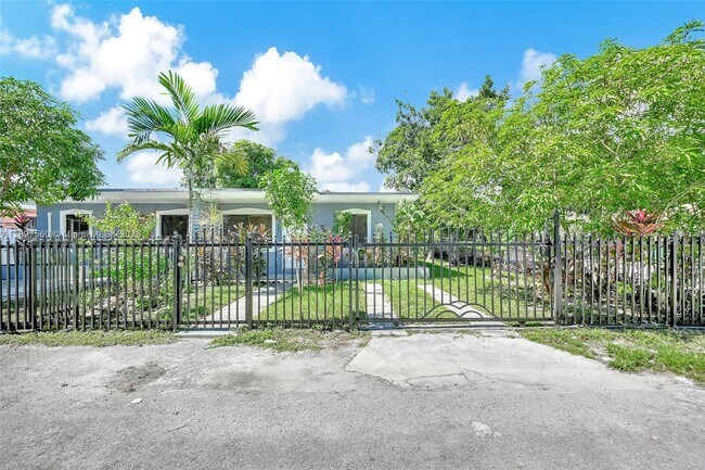 Photo - 6430 NE 1st Ct Unidad 6430